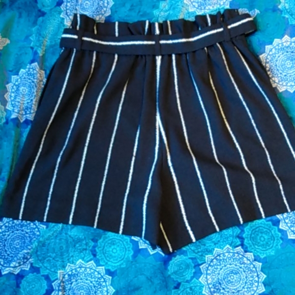 The Limited Shorts never worn - Picture 2 of 2